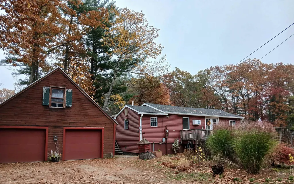 31 North Shore Road Sandown NH 03873