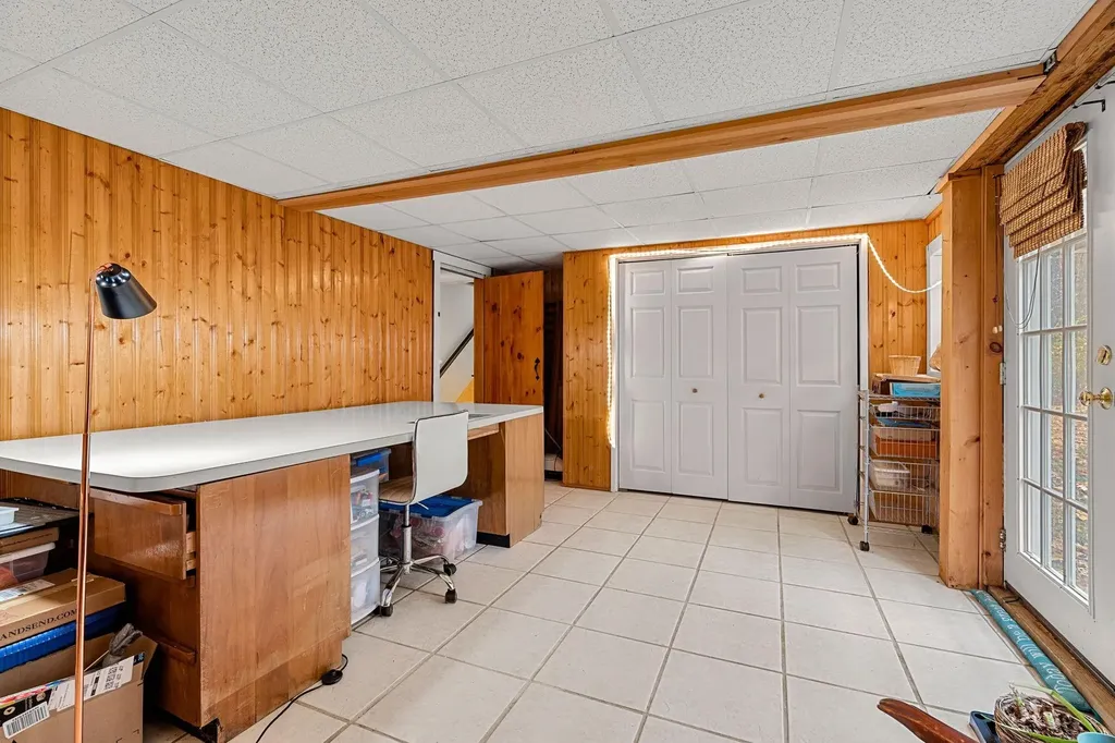 31 North Shore Road Sandown NH 03873