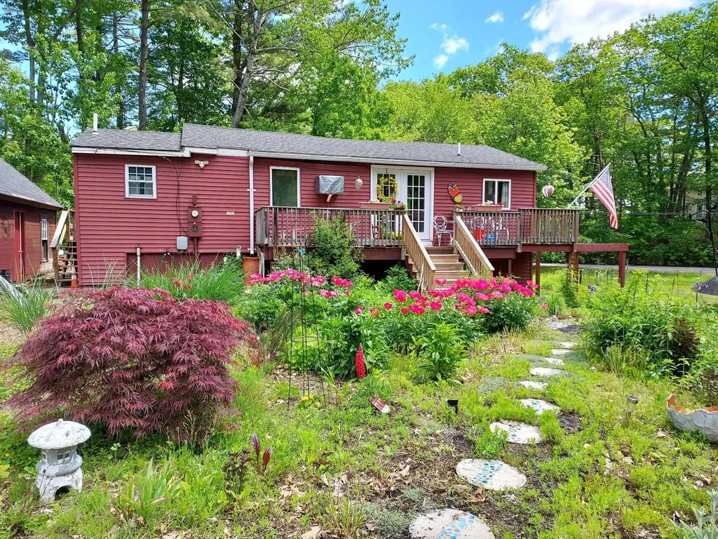 31 North Shore Road Sandown NH 03873