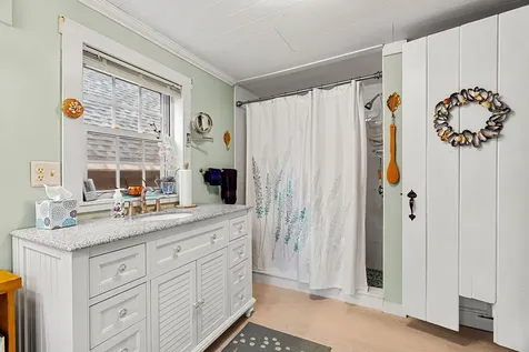 31 North Shore Road Sandown NH 03873