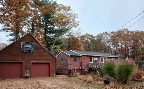 31 North Shore Road Sandown NH 03873