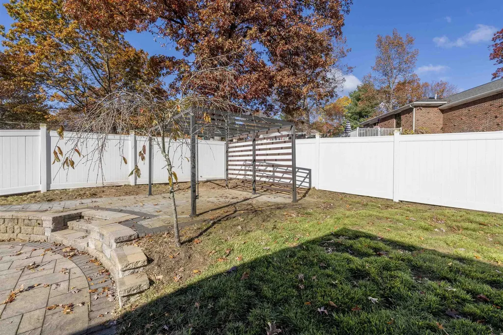 10 Evelyn Road Salem NH 03079