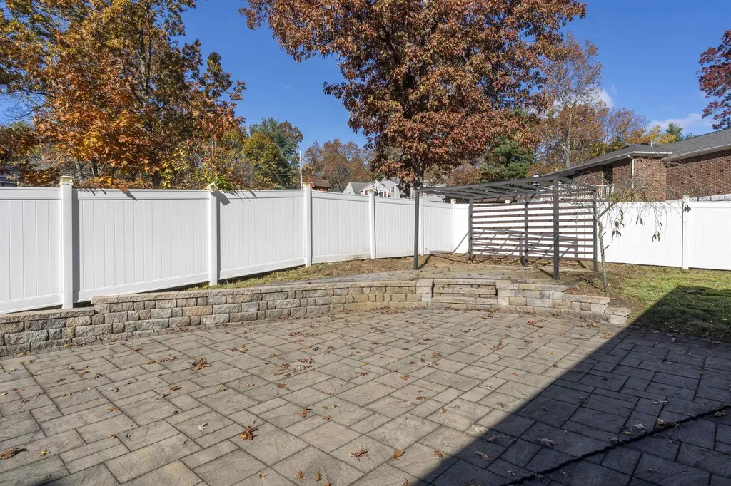 10 Evelyn Road Salem NH 03079