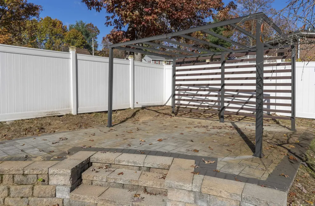 10 Evelyn Road Salem NH 03079