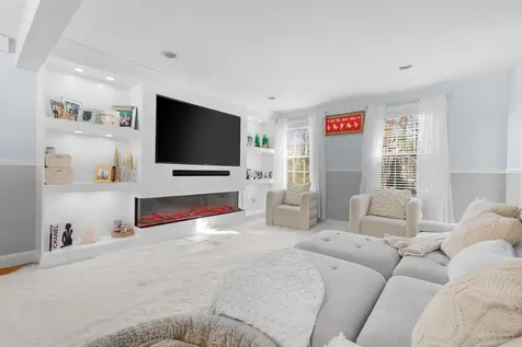 10 Evelyn Road Salem NH 03079