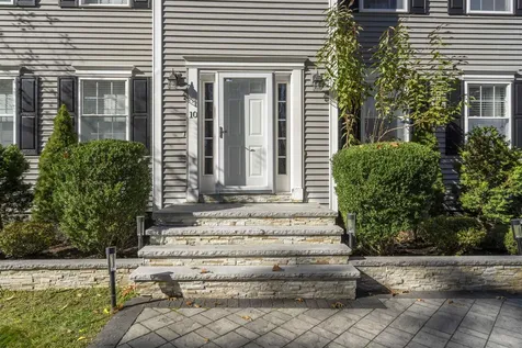 10 Evelyn Road Salem NH 03079