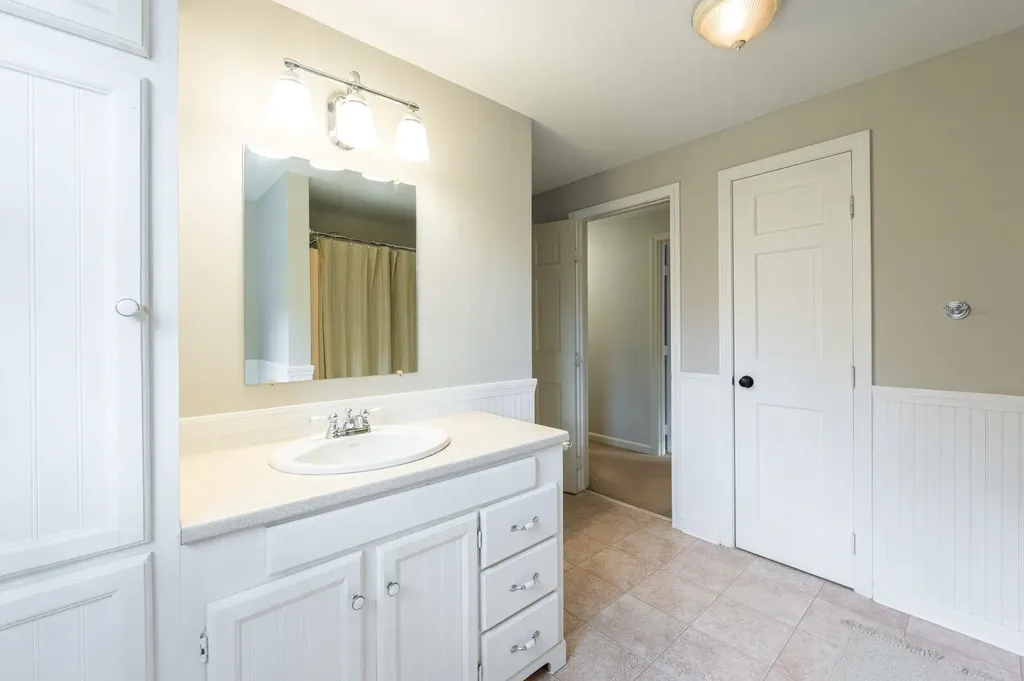 87 Island Pond Road Derry NH 03038