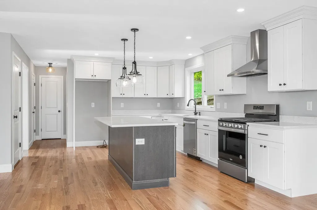 59 Thistlewood Drive Pelham NH 03076