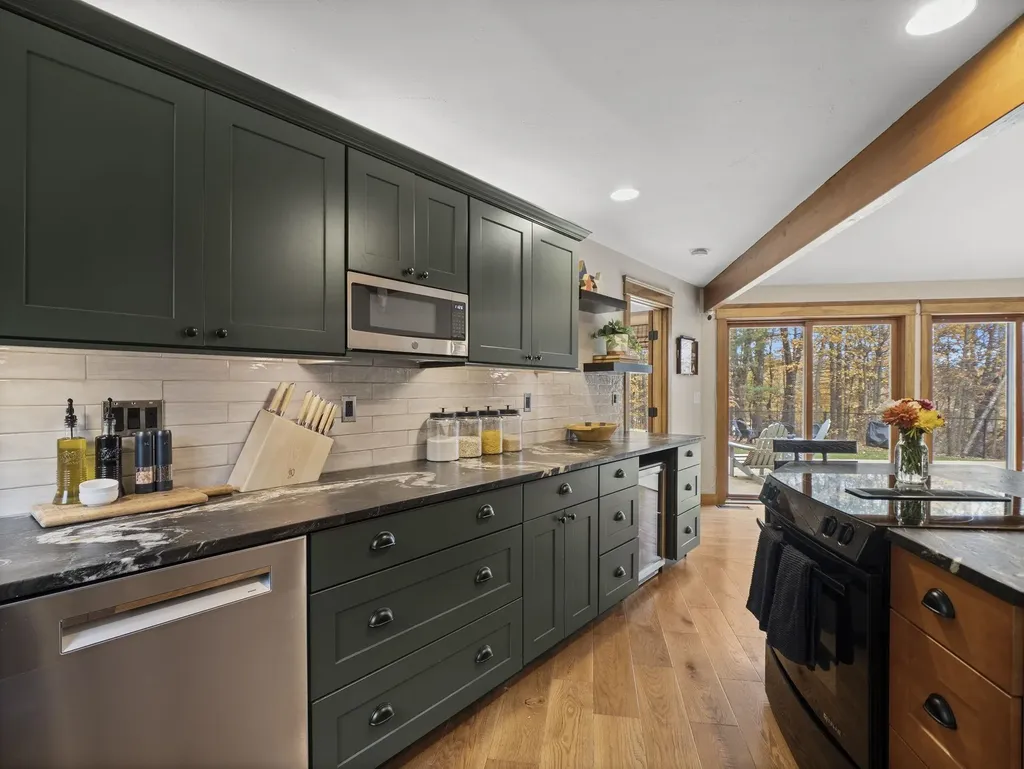 32 Noyes Road Londonderry NH 03053