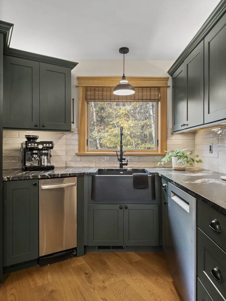 32 Noyes Road Londonderry NH 03053