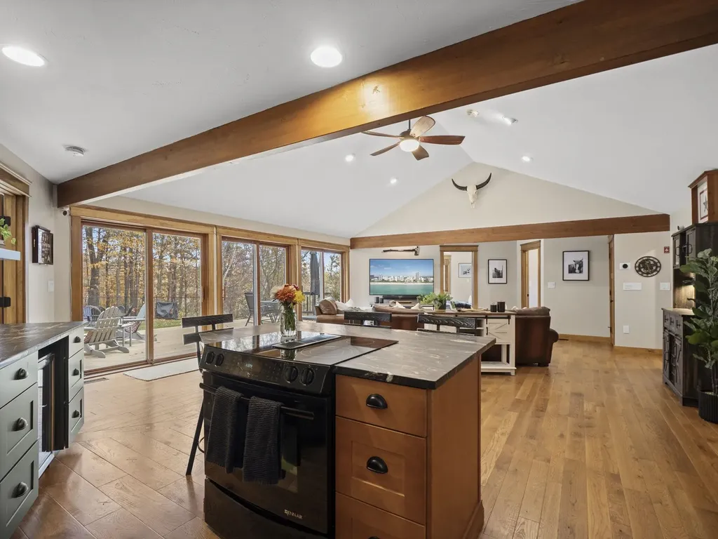 32 Noyes Road Londonderry NH 03053