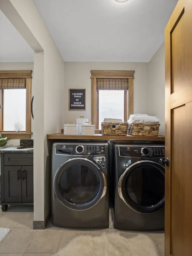 32 Noyes Road Londonderry NH 03053