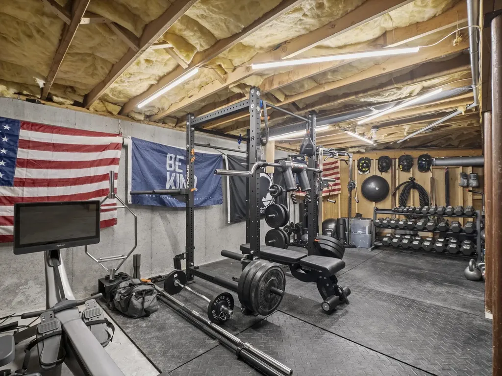 32 Noyes Road Londonderry NH 03053