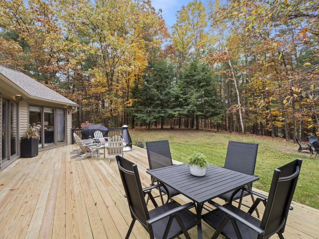 32 Noyes Road Londonderry NH 03053