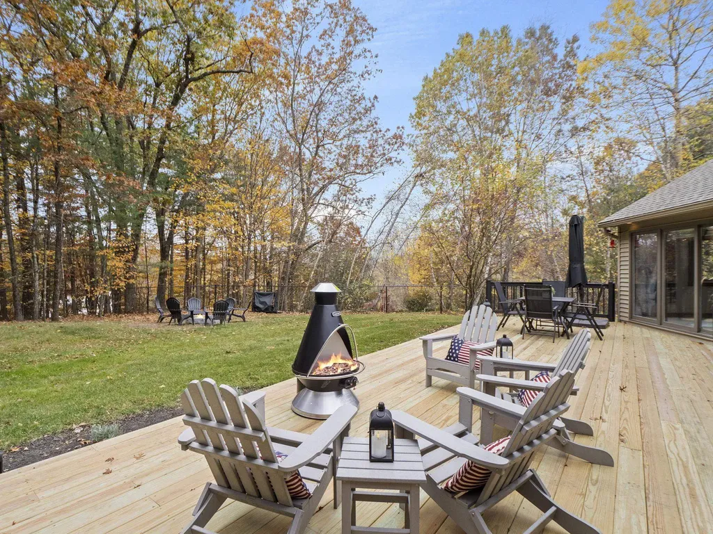 32 Noyes Road Londonderry NH 03053