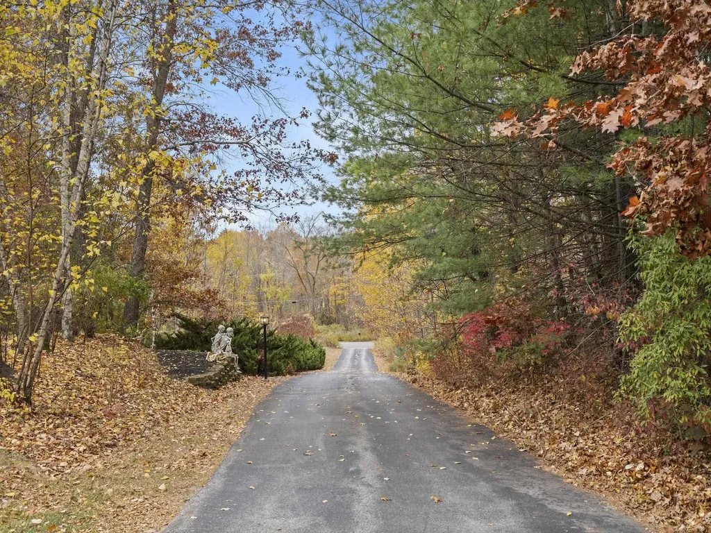 32 Noyes Road Londonderry NH 03053