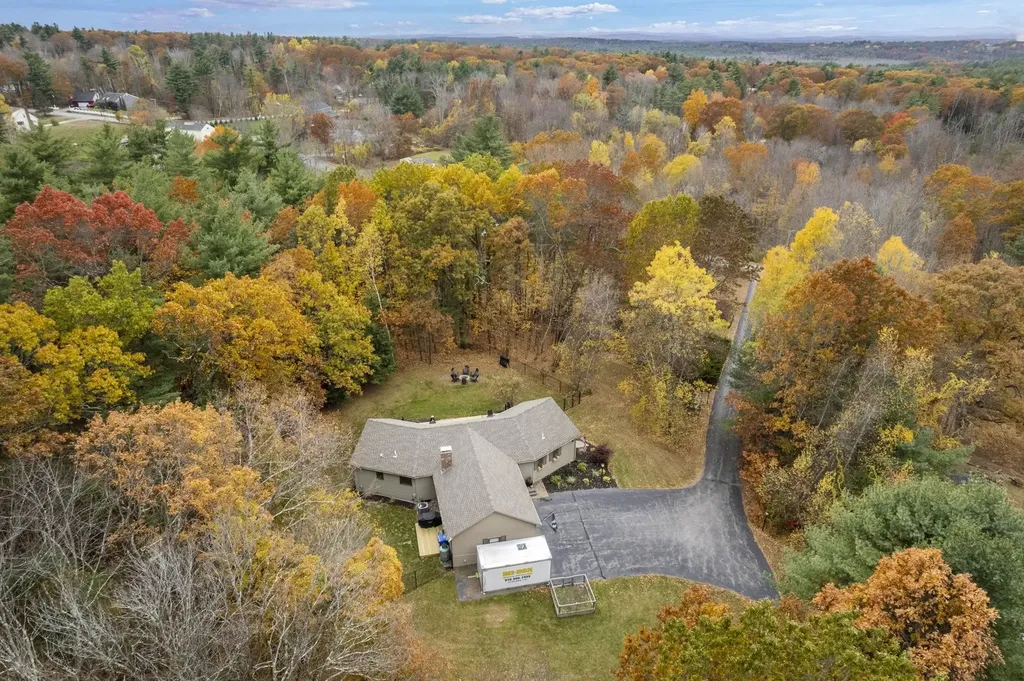 32 Noyes Road Londonderry NH 03053