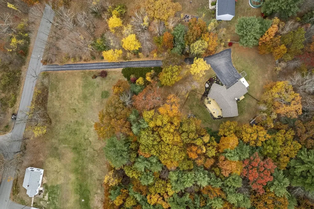 32 Noyes Road Londonderry NH 03053