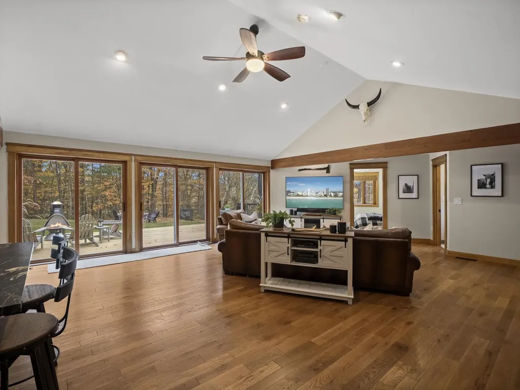 32 Noyes Road Londonderry NH 03053