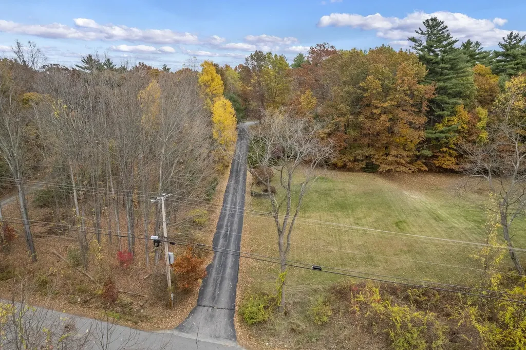 32 Noyes Road Londonderry NH 03053