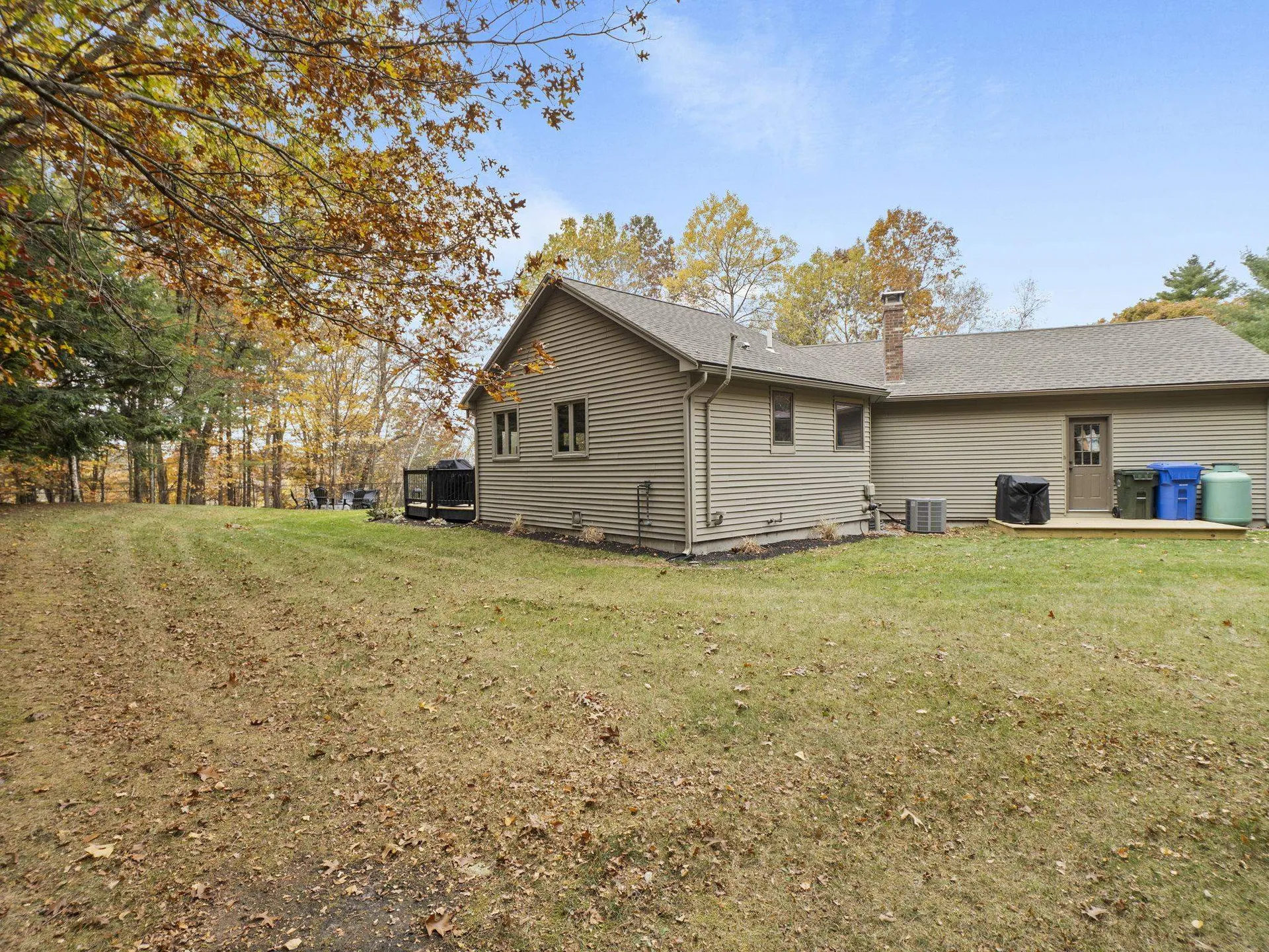 32 Noyes Road Londonderry NH 03053