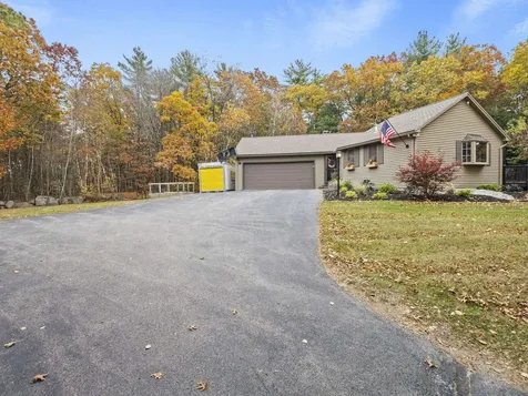 32 Noyes Road Londonderry NH 03053