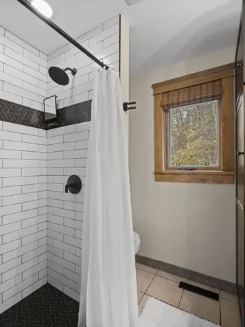 32 Noyes Road Londonderry NH 03053