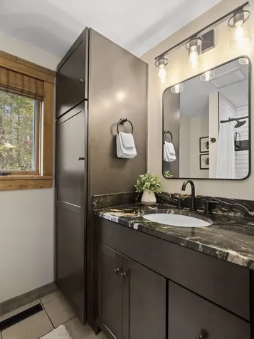 32 Noyes Road Londonderry NH 03053