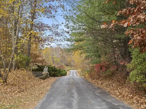 32 Noyes Road Londonderry NH 03053