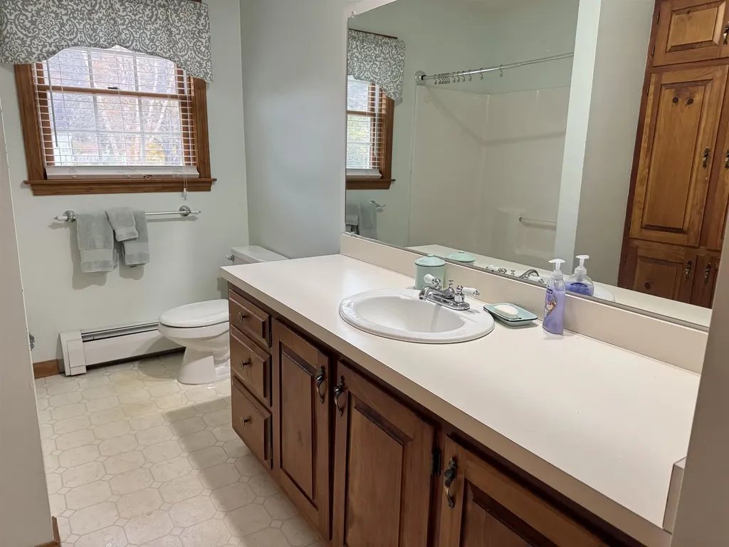 33 Dearborn Circle Walpole NH 03608