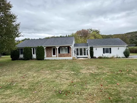 33 Dearborn Circle Walpole NH 03608