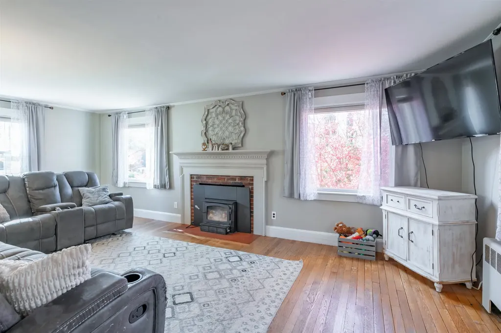 16 Liberty Avenue Franklin NH 03235