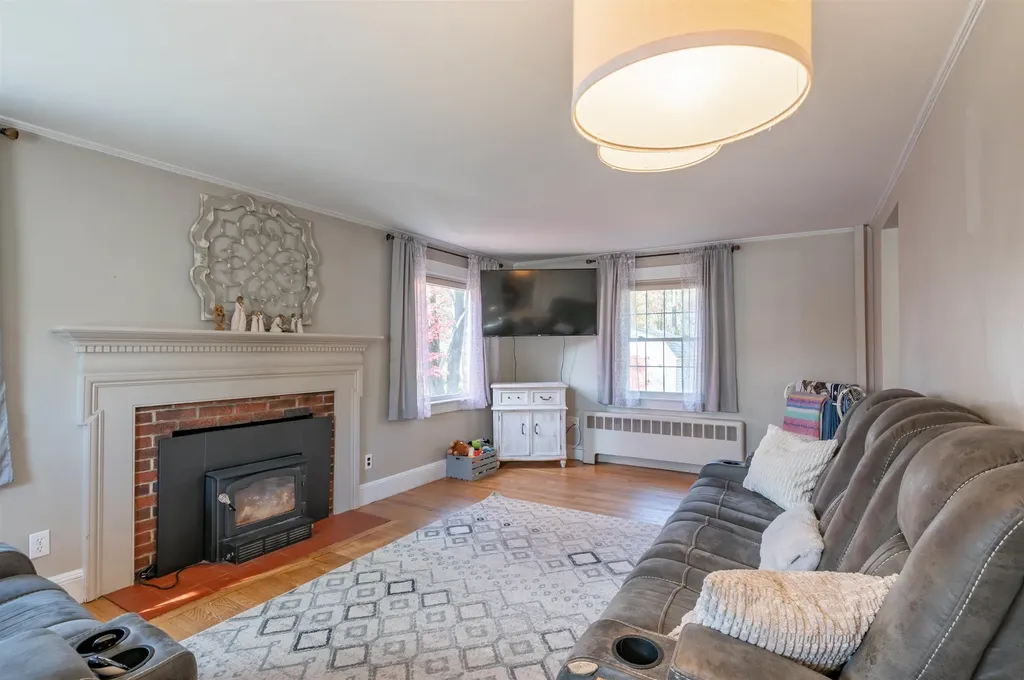 16 Liberty Avenue Franklin NH 03235