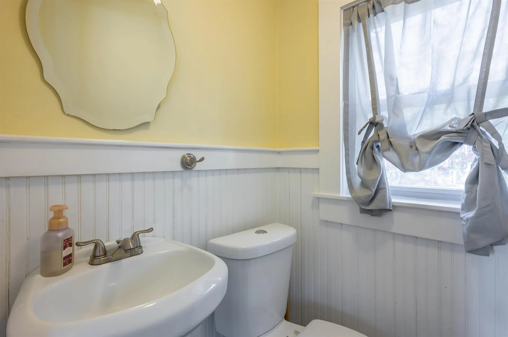 16 Liberty Avenue Franklin NH 03235