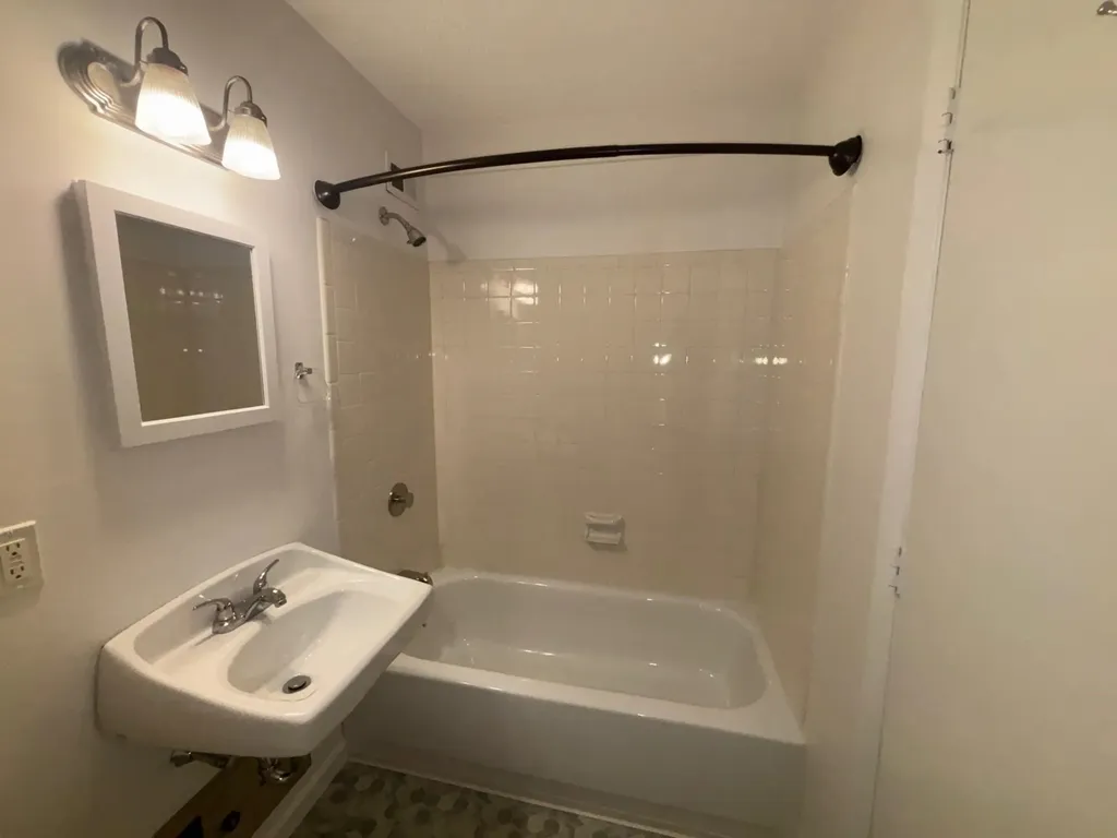 107 Treetop Circle Laconia NH 02346