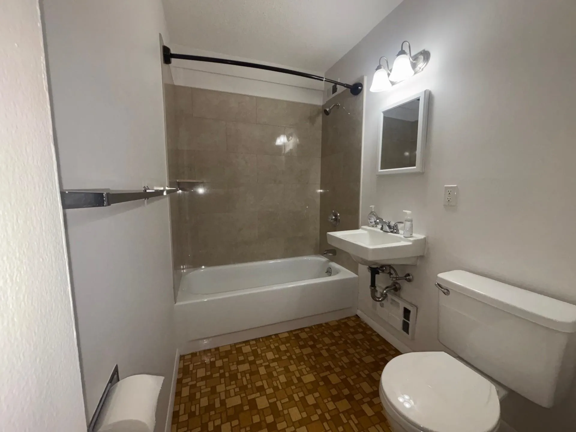 107 Treetop Circle Laconia NH 02346