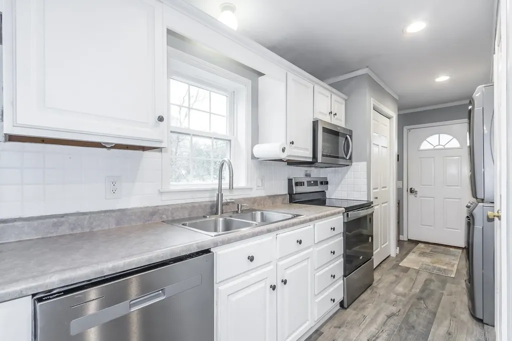 42 Woodrow Avenue Franklin NH 03235