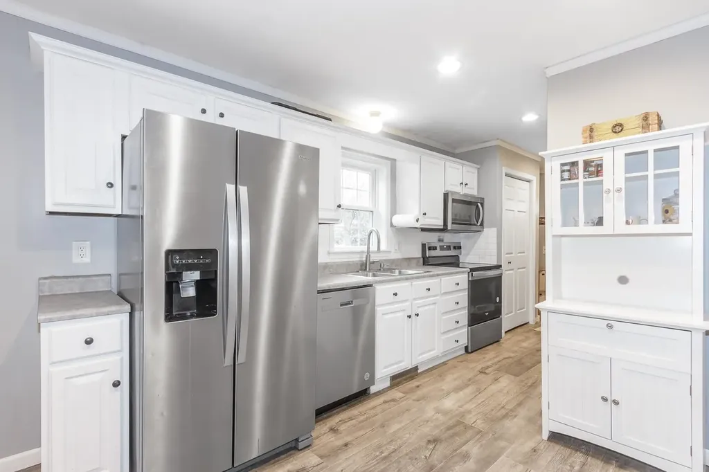 42 Woodrow Avenue Franklin NH 03235