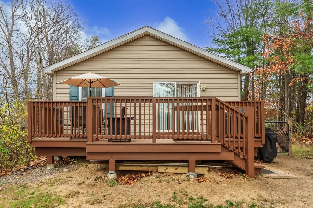 42 Woodrow Avenue Franklin NH 03235