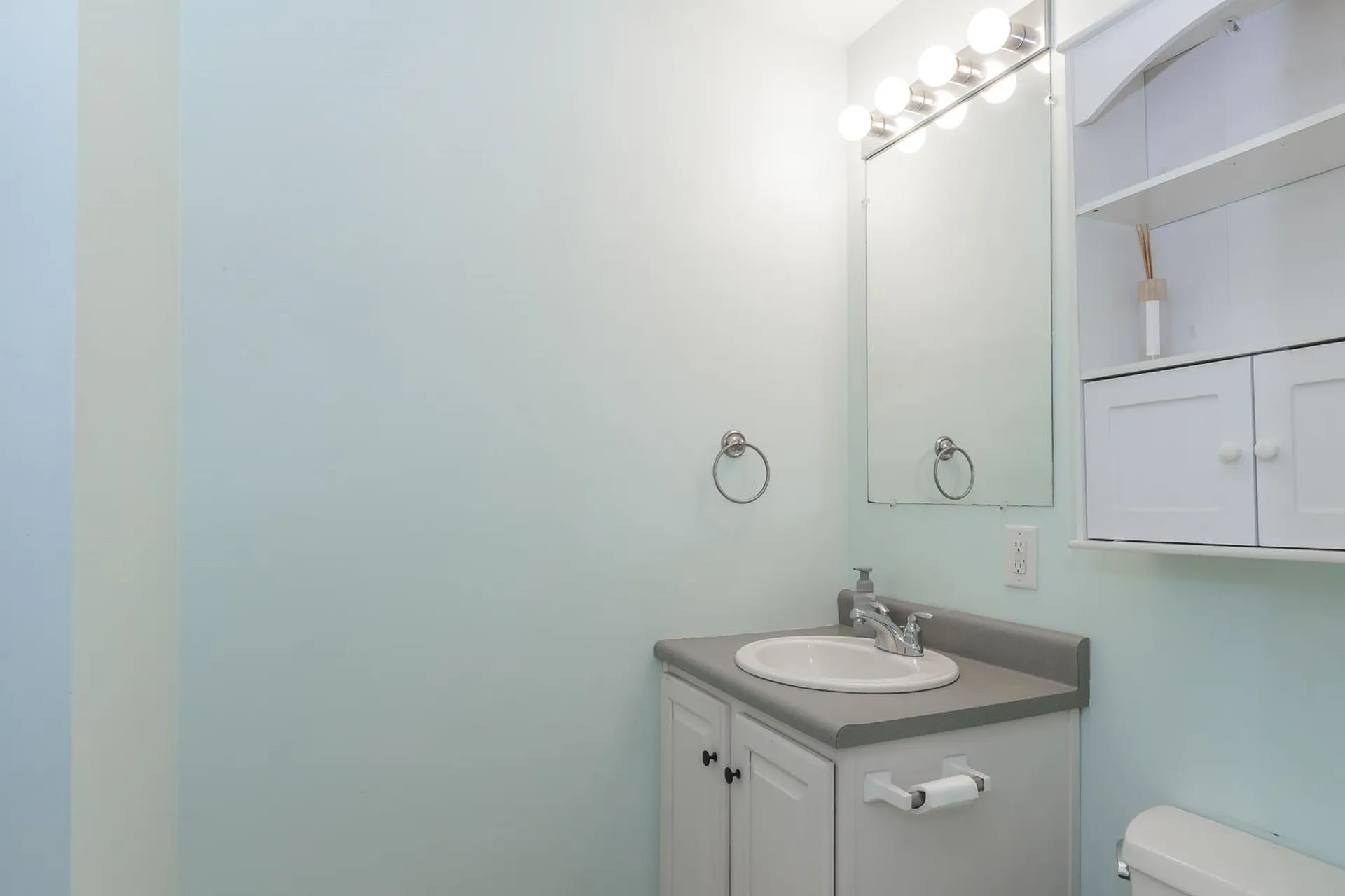 42 Woodrow Avenue Franklin NH 03235