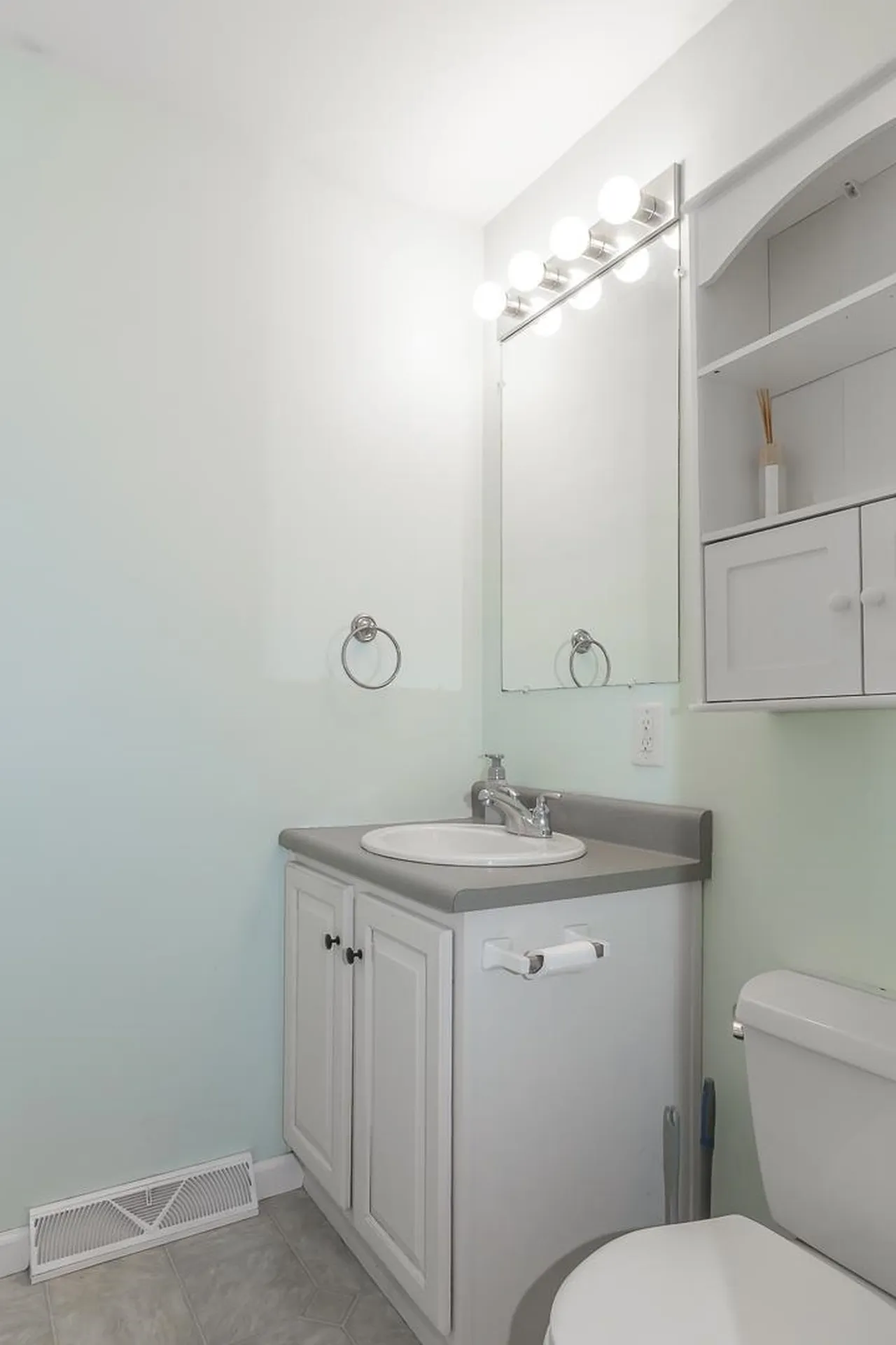 42 Woodrow Avenue Franklin NH 03235