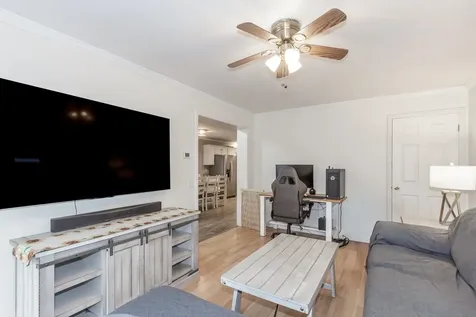 42 Woodrow Avenue Franklin NH 03235