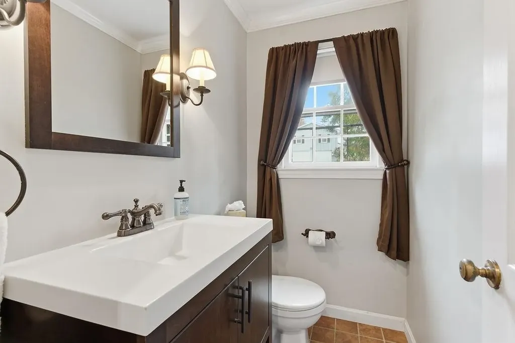 14 True Avenue Derry NH 03038