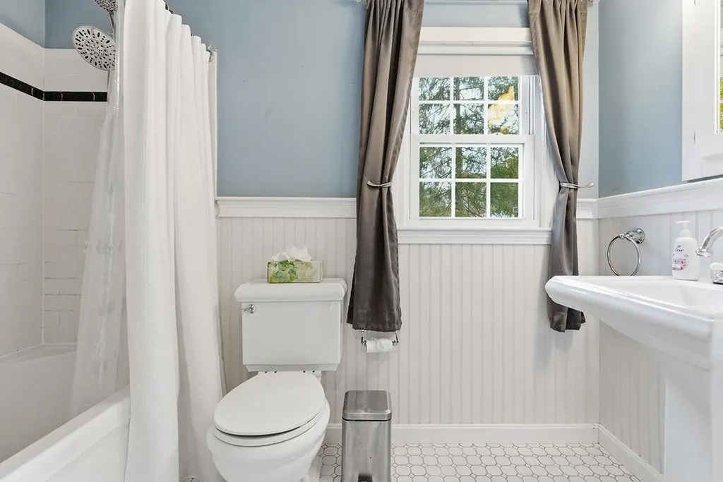 14 True Avenue Derry NH 03038