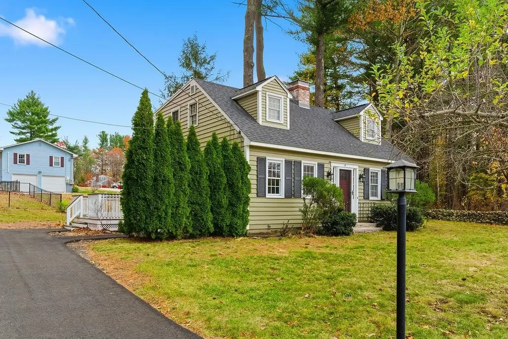 14 True Avenue Derry NH 03038