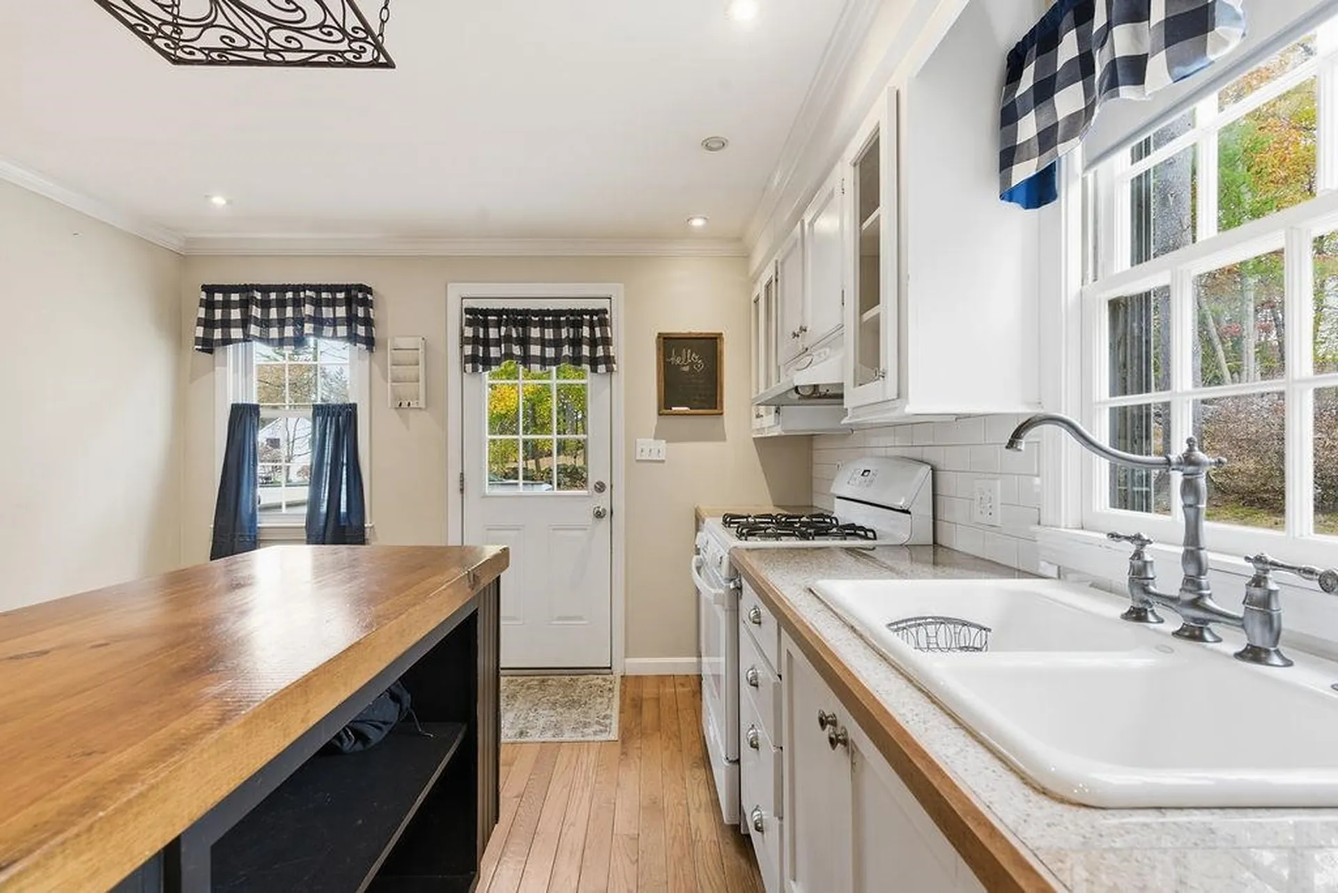 14 True Avenue Derry NH 03038