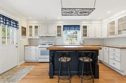 14 True Avenue Derry NH 03038