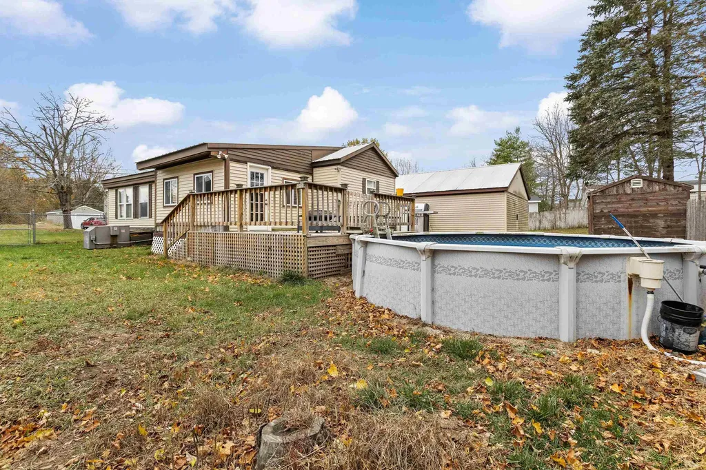 11 Evelyn Avenue Raymond NH 03077