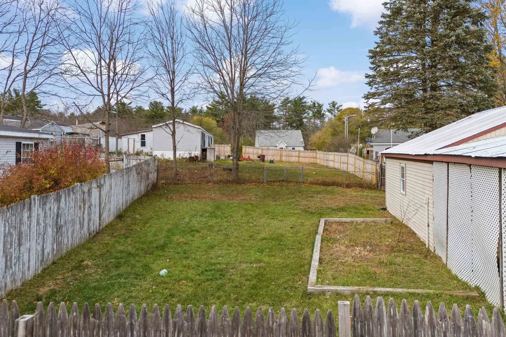 11 Evelyn Avenue Raymond NH 03077