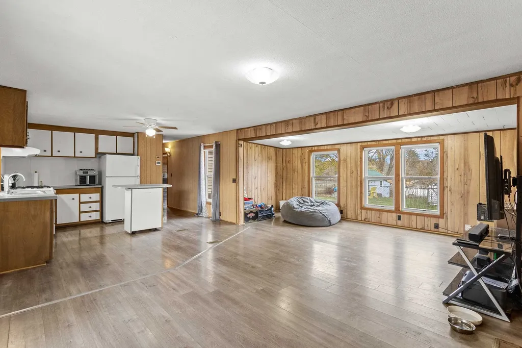 11 Evelyn Avenue Raymond NH 03077